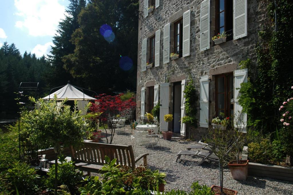 Bed and Breakfast Le Moulin Des Farges Meymac Экстерьер фото