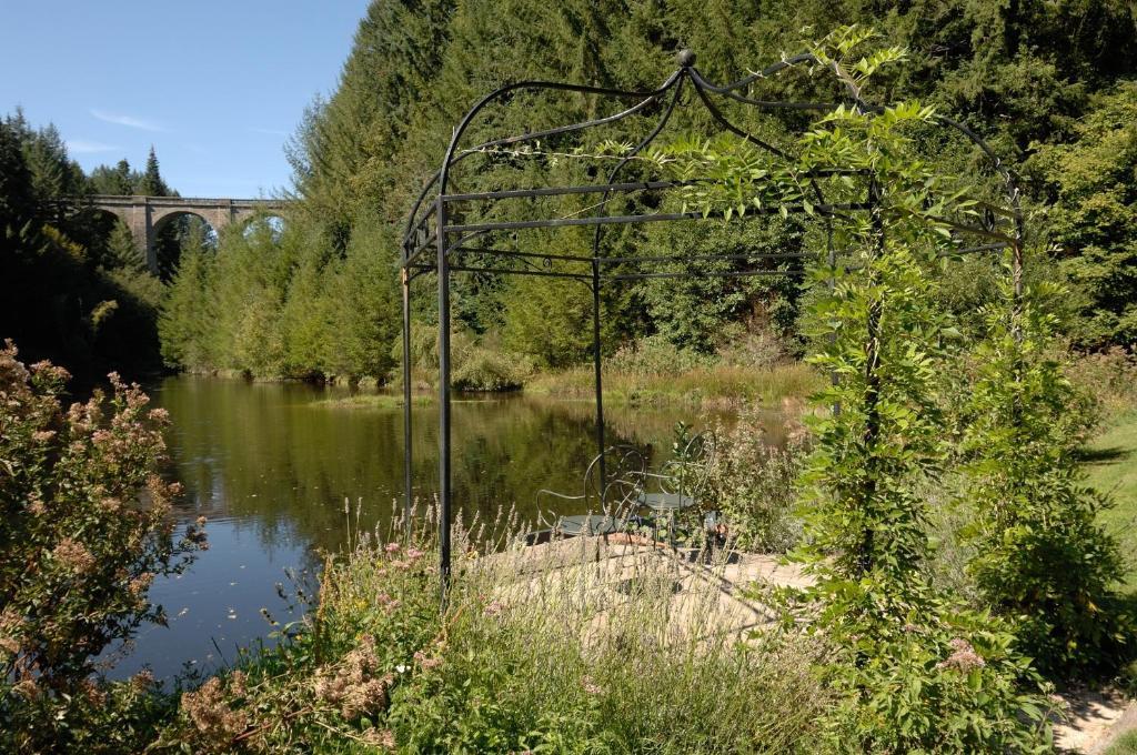 Bed and Breakfast Le Moulin Des Farges Meymac Экстерьер фото